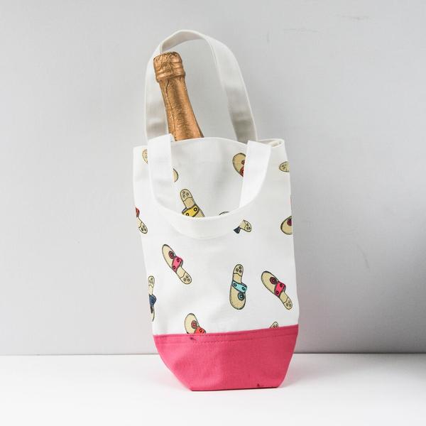 Jacks Print Wine Tote - Jack Rogers USA - Click Image to Close